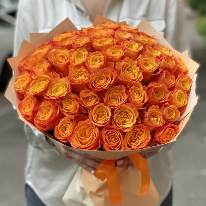51 оранжевая роза Конфиденшл 40 см