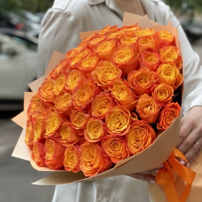 51 оранжевая роза Конфиденшл 40 см