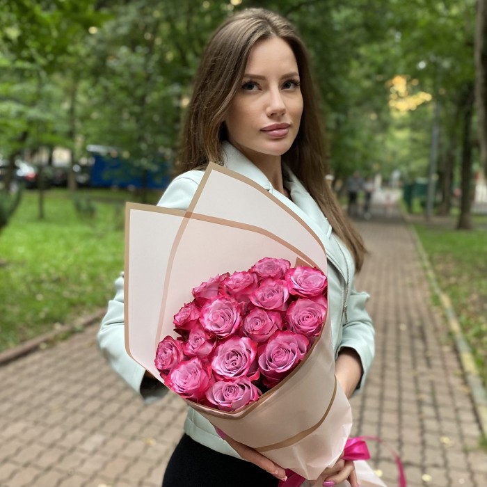 15 роз Дип Перпл 50 см