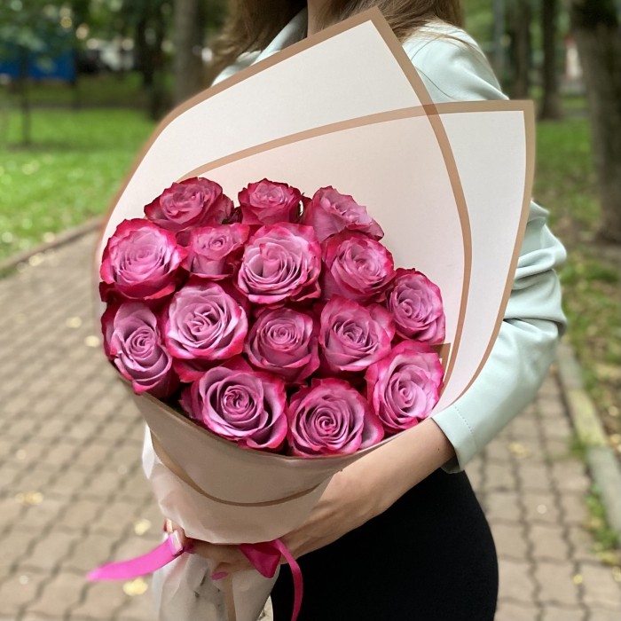 15 роз Дип Перпл 50 см