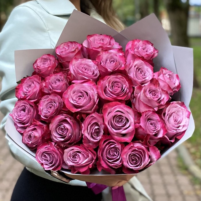25 роз Дип Перпл 50 см
