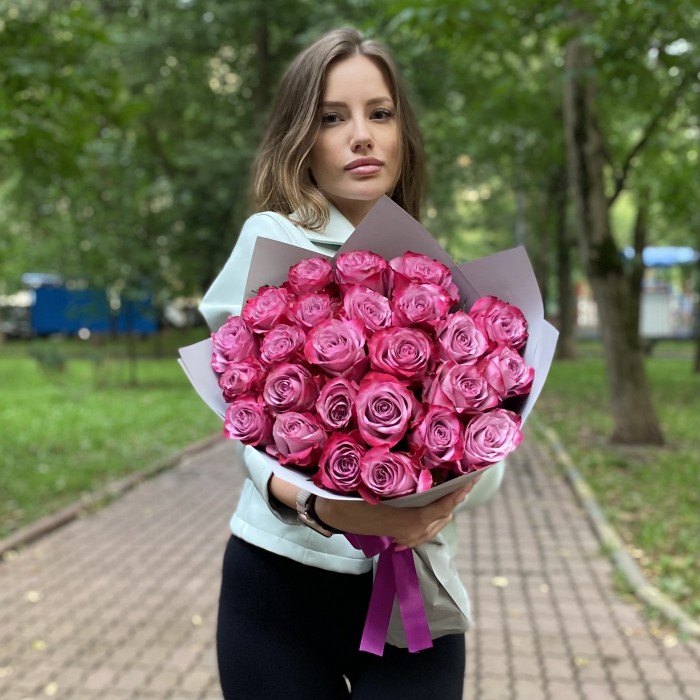 25 роз Дип Перпл 50 см