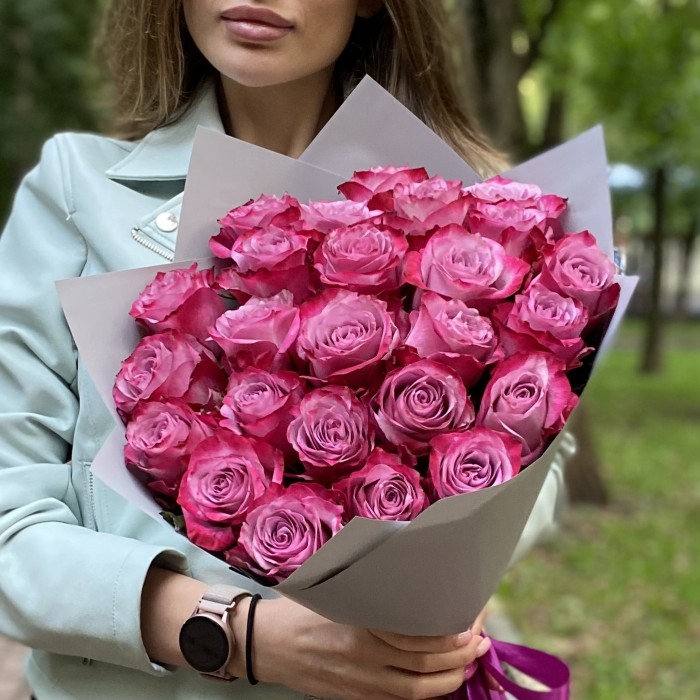 25 роз Дип Перпл 50 см