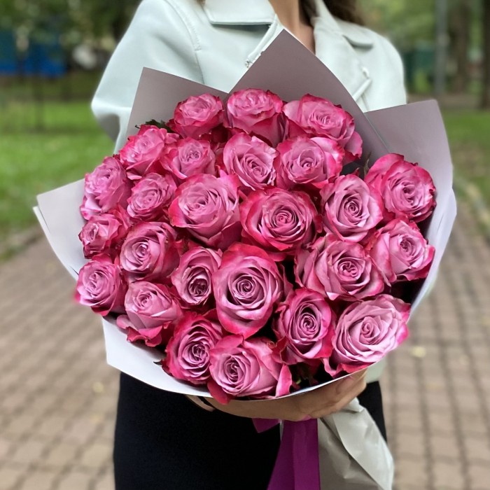 25 роз Дип Перпл 50 см