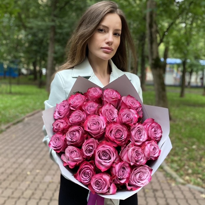 25 роз Дип Перпл 50 см
