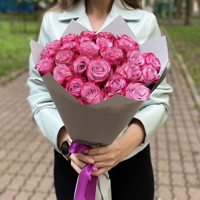 25 роз Дип Перпл 50 см
