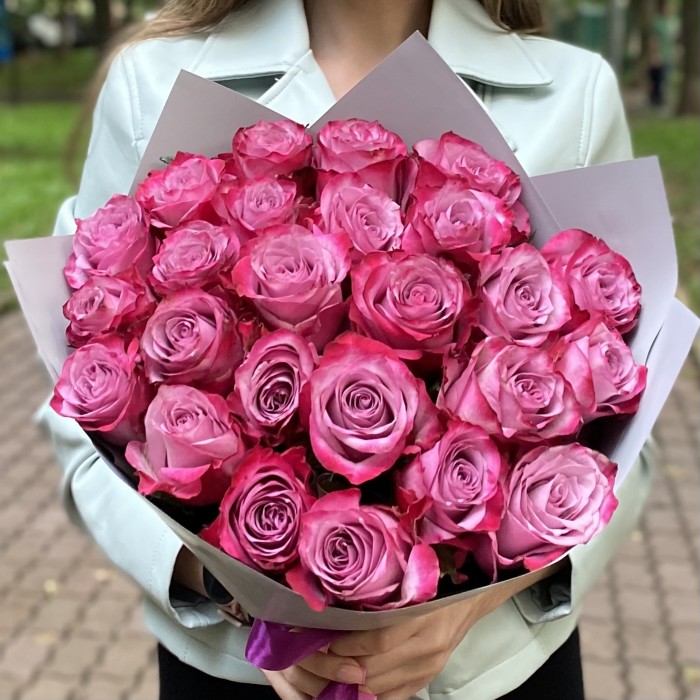 25 роз Дип Перпл 50 см