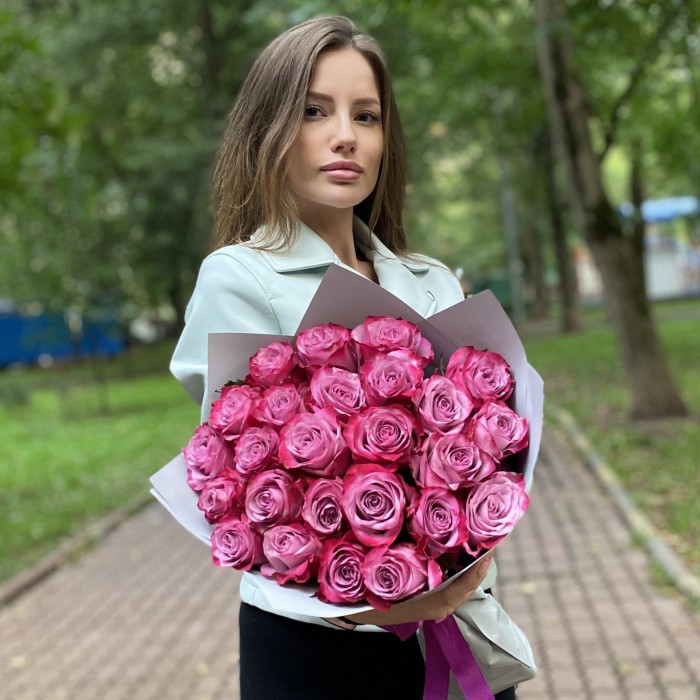 25 роз Дип Перпл 50 см