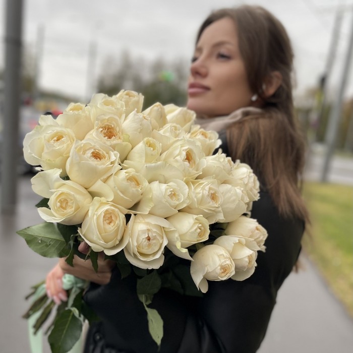 Пионовидная роза Инносент