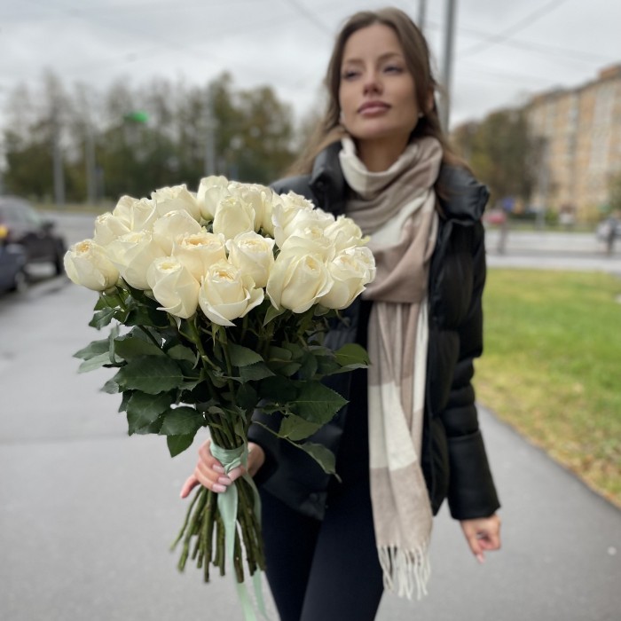 Пионовидная роза Инносент