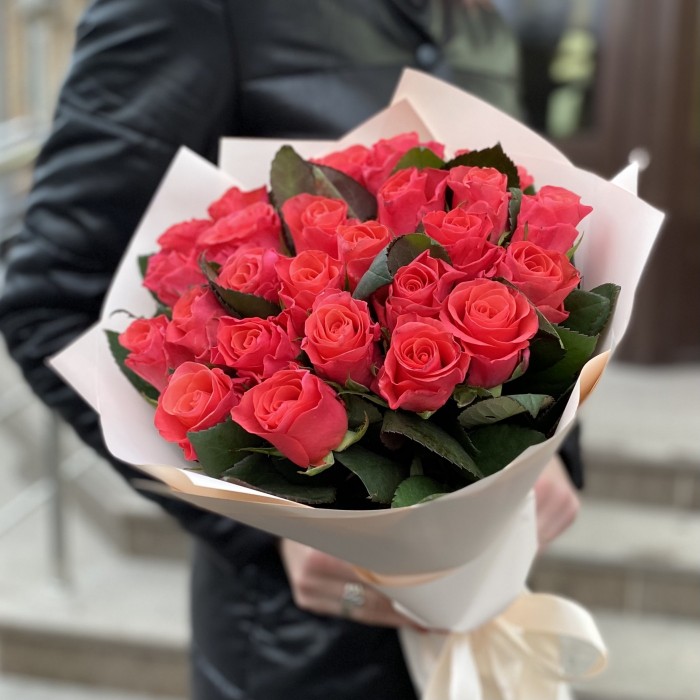 25 роз Пинк Такаци