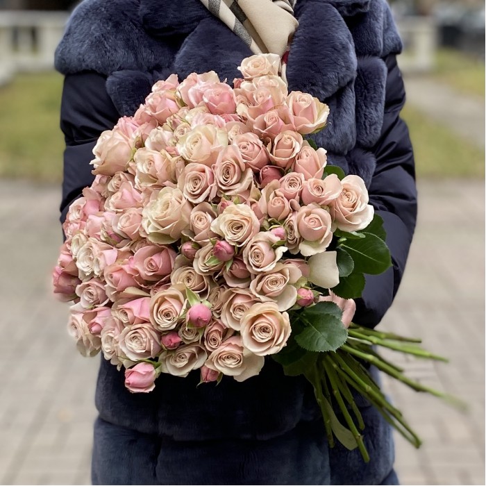 Кустовая пионовидная роза Дестини