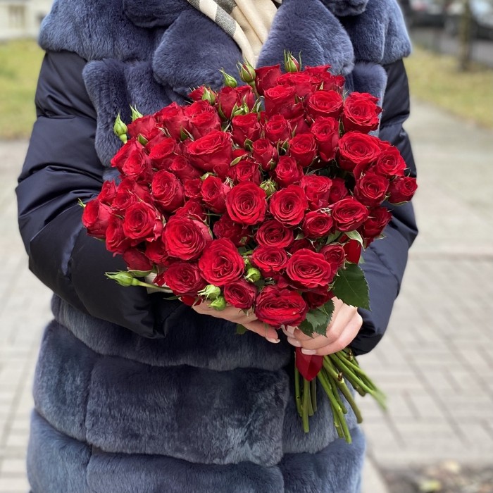 Кустовая пионовидная роза Велвет Блоссом