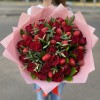 Розы с клубникой