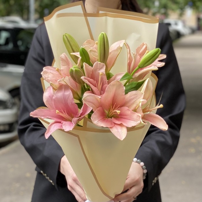 3 розовые лилии Азиатка