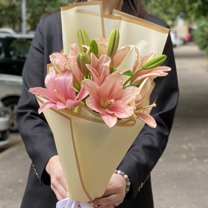 3 розовые лилии Азиатка