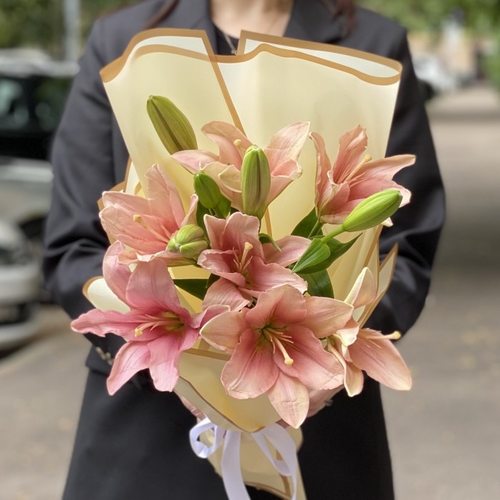 3 розовые лилии Азиатка