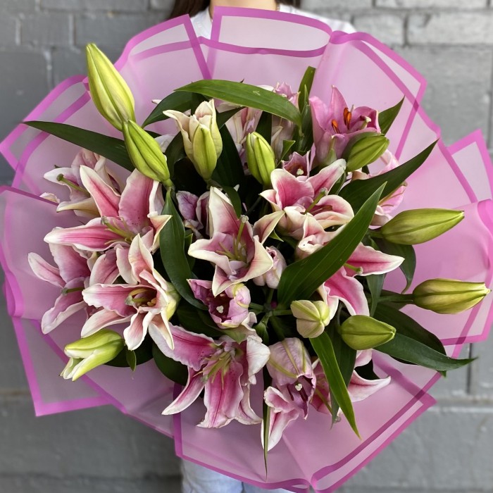 7 розовых лилий