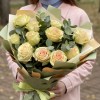 Пионовидные розы Динамик с эвкалиптом