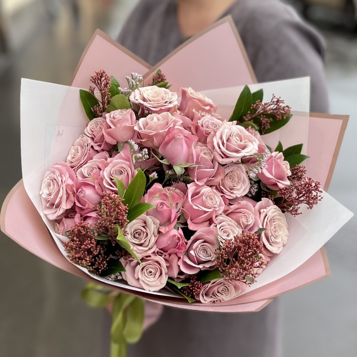 Розы Фурсато со скимией