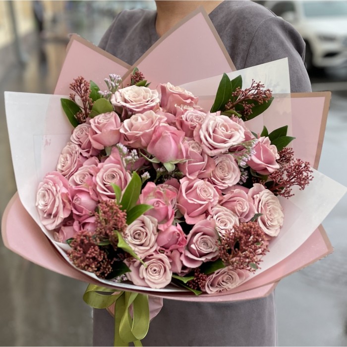 Розы Фурсато со скимией