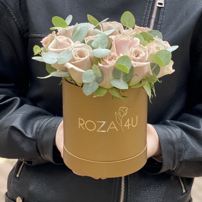 Розы Мента с эвкалиптом в коробке