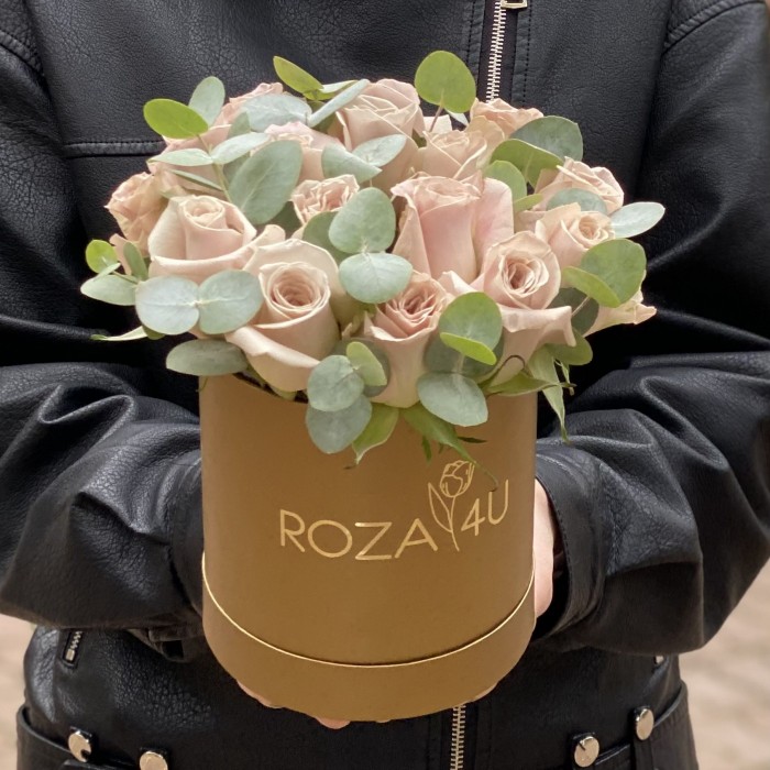 Розы Мента с эвкалиптом в коробке