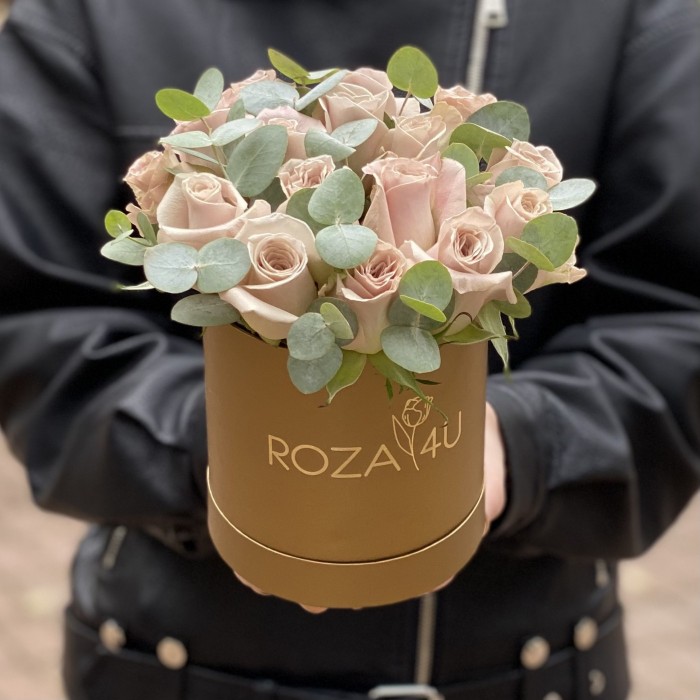 Розы Мента с эвкалиптом в коробке