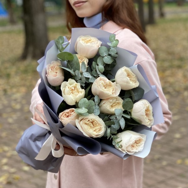 11 роз Шифон с эвкалиптом