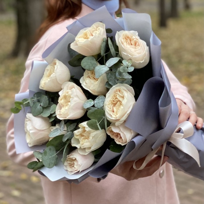 11 роз Шифон с эвкалиптом