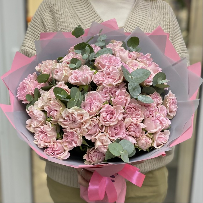 Пионовидные розы Свит Флоу с эвкалиптом