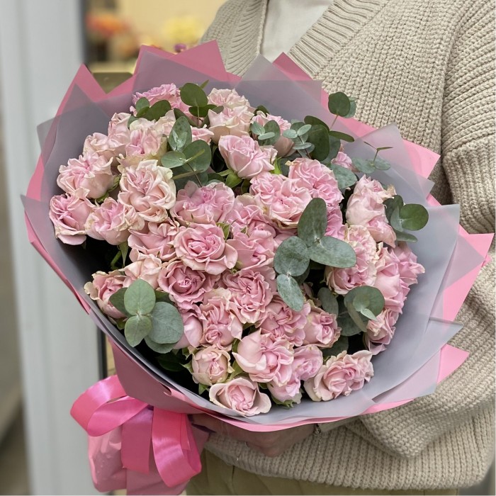 Пионовидные розы Свит Флоу с эвкалиптом