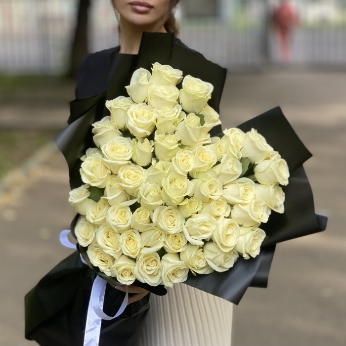 Белые розы сердце