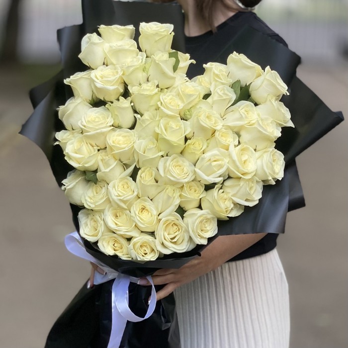 Белые розы сердце
