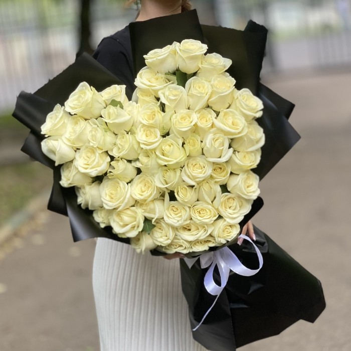 Белые розы сердце