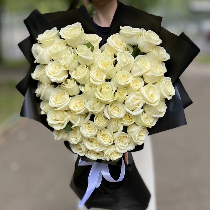 Белые розы сердце