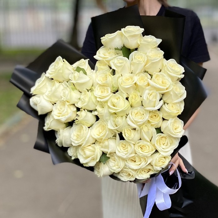 Белые розы сердце