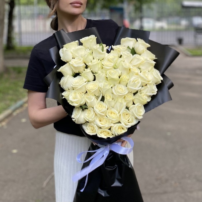 Белые розы сердце