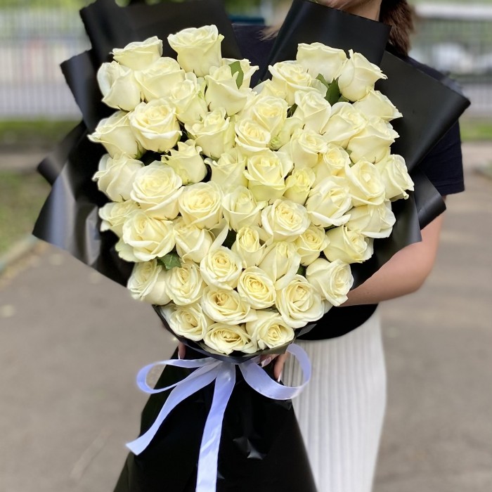 Белые розы сердце