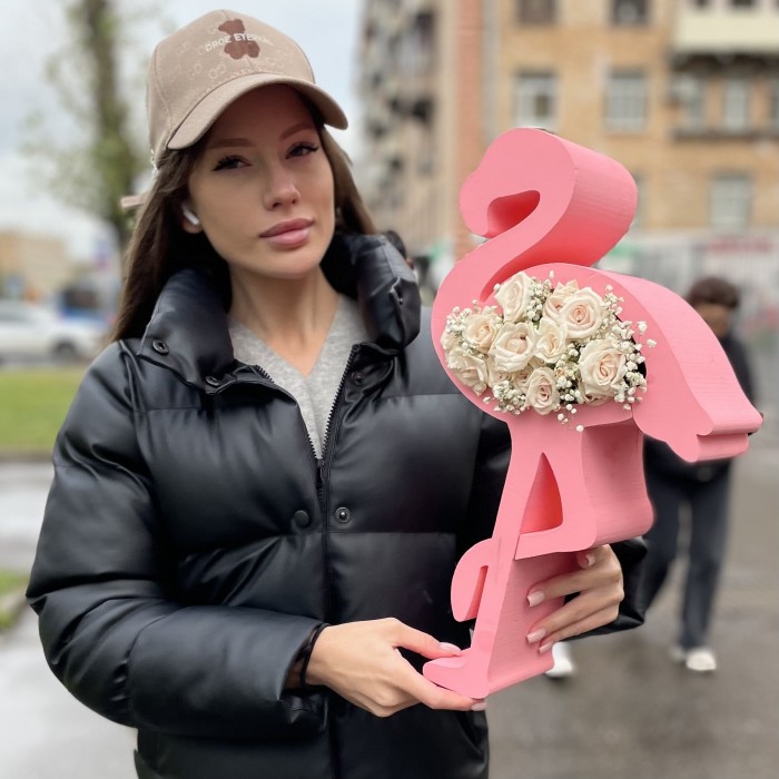 Композиция из роз в Розовом фламинго
