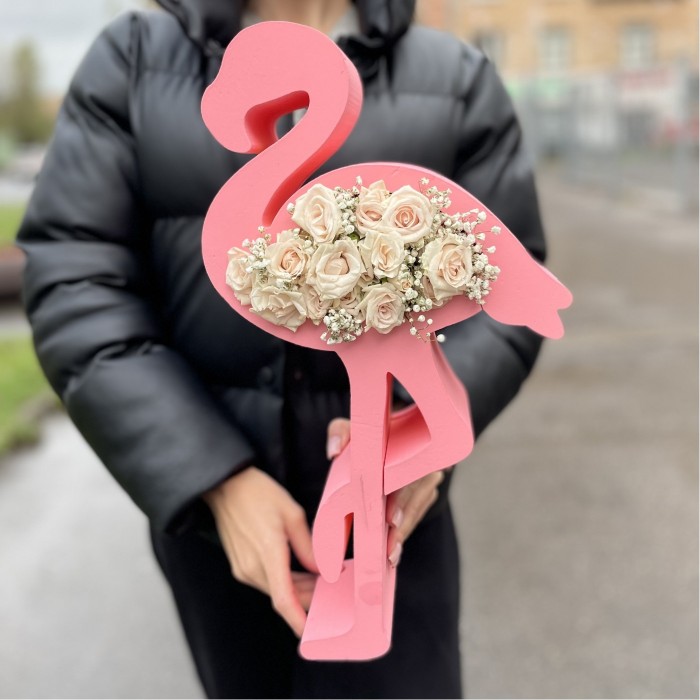 Композиция из роз в Розовом фламинго