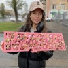 Коробка Мама с пионовидными розами Джульетта и ромашками