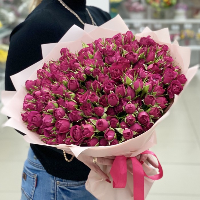 51 малиновая кустовая роза Шайенн 40см