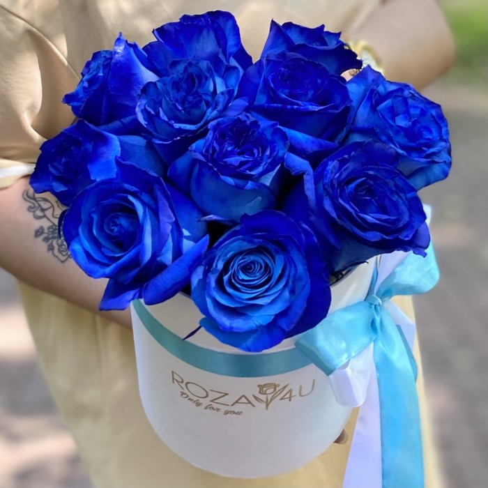 11 синих роз в коробке