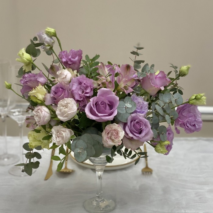 Сиреневая свадебная композиция в мартиннице