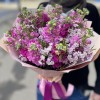 Букет из розовых маттиол