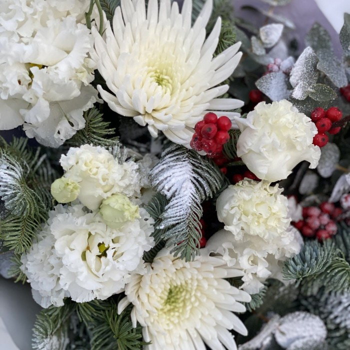 Новогодний букет Снегирь
