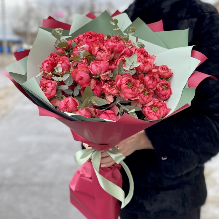 Пионовидная роза Джульетта с эвкалиптом