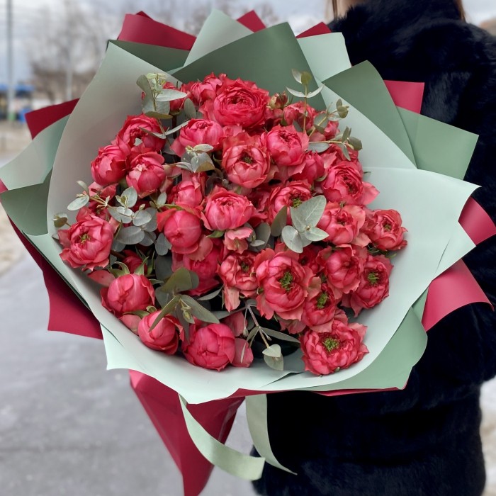 Пионовидная роза Джульетта с эвкалиптом