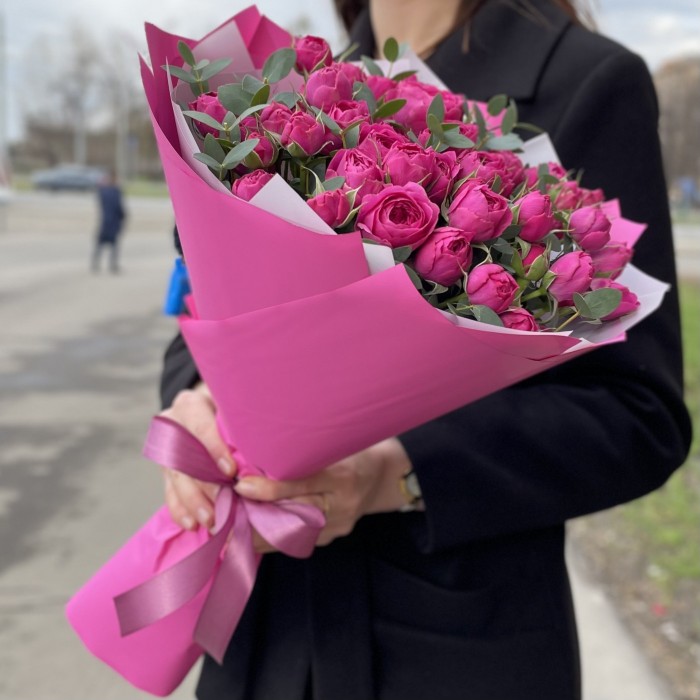 Пионовидные розы Перпл тамбурин с эвкалиптом